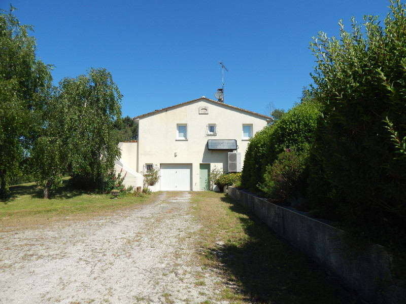 French property for sale in Pérignac, Charente - €249,950 - photo 2
