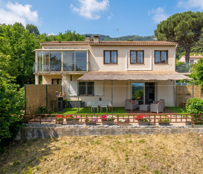 French property for sale in La Gaude, Alpes-Maritimes - €349,000 - photo 0