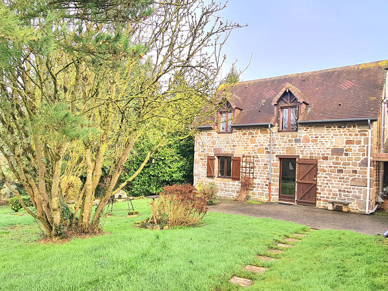 French property for sale in Saint-Cyr-du-Bailleul, Manche - €150,000 - photo 0