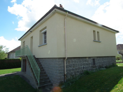 French property for sale in Auzances, Creuse - €129,900 - photo 2