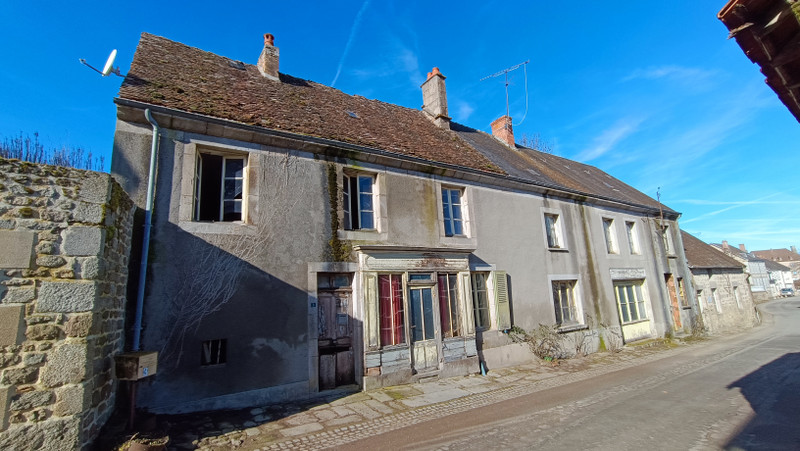 Maison à vendre à Auzances, Creuse - 16 600 € - photo 1