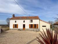 Maison à vendre à La Chapelle-Saint-Laurent, Deux-Sèvres - 215.000 € - photo 1