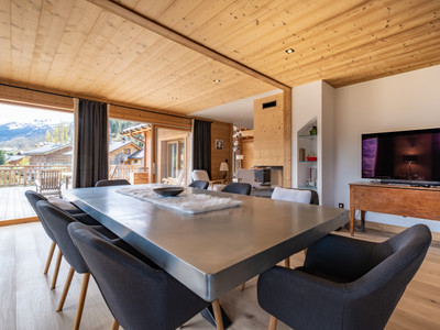 Spacious, elegant new-build chalet, 5 bedrooms, indoor swimming pool and south facing terrace, Meribel valley