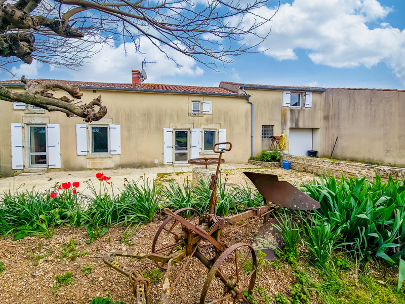Maison à vendre à Maillezais, Vendée - 195.000 € - photo 1
