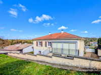 Propriété à vendre à Ruffec, Charente - 152 000 € - photo n°2