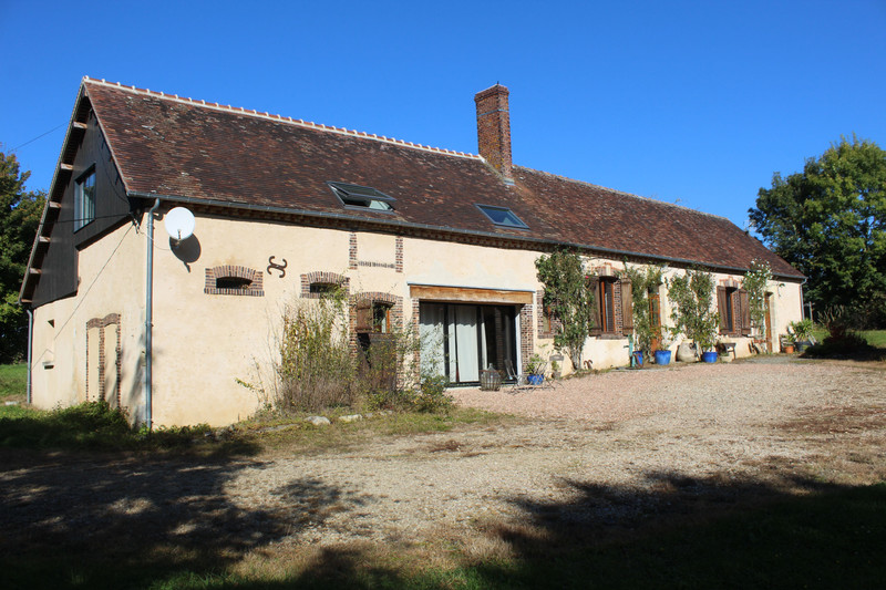French property for sale in Dehault, Sarthe - &#8364;395,000 - photo 2