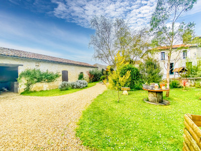 Maison à vendre à Saint-Palais-de-Phiolin, Charente-Maritime, Poitou-Charentes, avec Leggett Immobilier