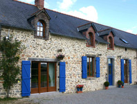 Maison à vendre à Torcé-Viviers-en-Charnie, Mayenne - 355 000 € - photo 1