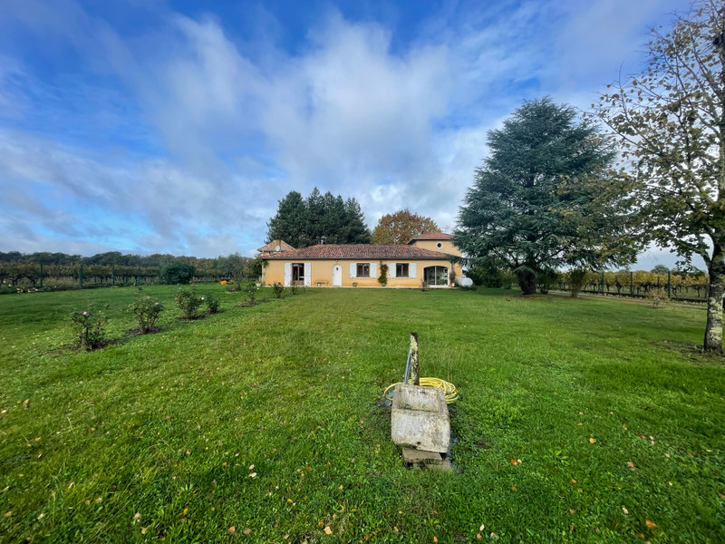 House for sale in Rauzan Gironde Main House, independant Pigeonerie