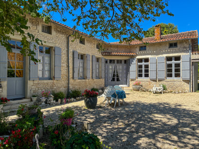 Maison à vendre à Salles-de-Villefagnan, Charente, Poitou-Charentes, avec Leggett Immobilier