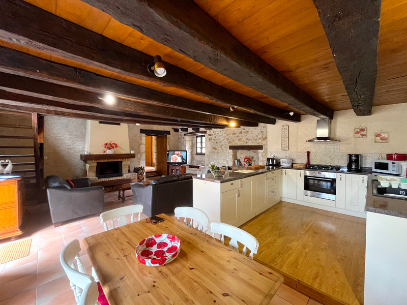 French property for sale in Grassac, Charente - €299,600 - photo 3