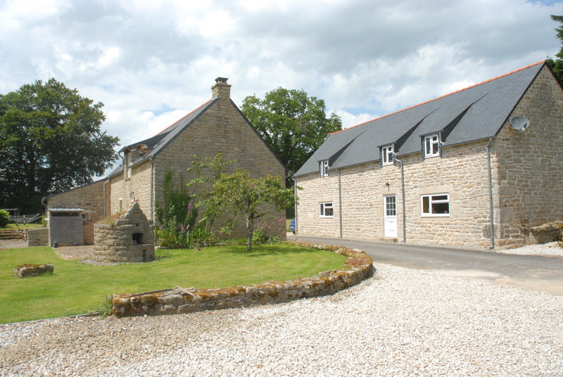 French property for sale in Plouray, Morbihan - €858,600 - photo 1