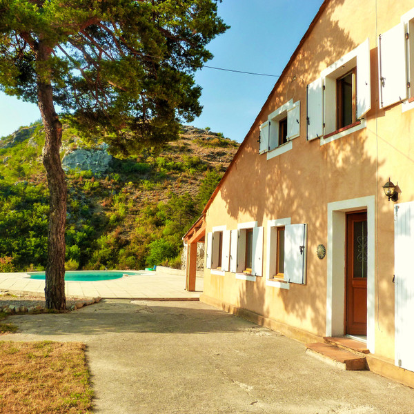House for sale in CompssurArtuby Var 4 bedroom house with swimming pool in