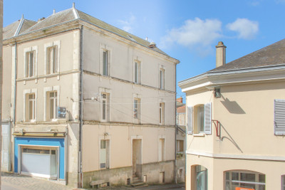 Maison à vendre à Parthenay, Deux-Sèvres, Poitou-Charentes, avec Leggett Immobilier