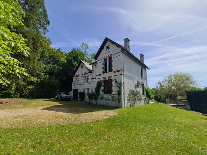 French property for sale in Brioux-sur-Boutonne, Deux-Sèvres - €349,000 - photo 2