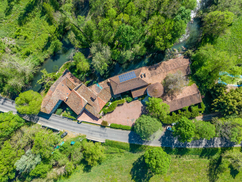 French property for sale in Mosnac, Charente-Maritime - €1,850,000 - photo 2