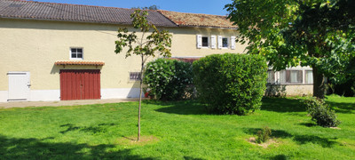 French property for sale in Mairé-Levescault, Deux-Sèvres - €167,400 - photo 1