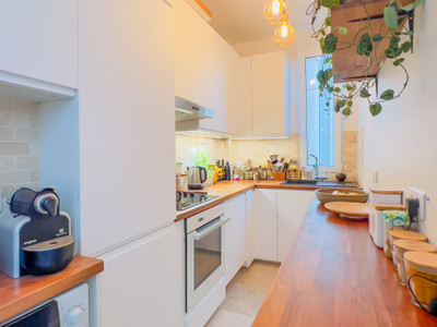 Paris 75004 Ile St Louis, near Seine rare address, 90m2 on the 4th floor of a superb stone building with lift
