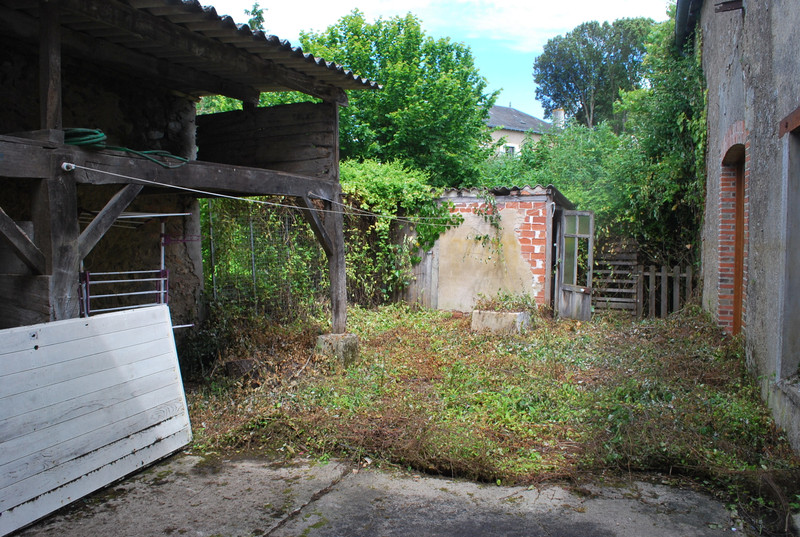 French property for sale in L'Isle-Jourdain, Vienne - €50,000 - photo 8