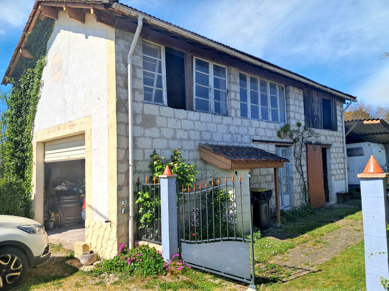 French property for sale in Bourg, Gironde - €371,000 - photo 6