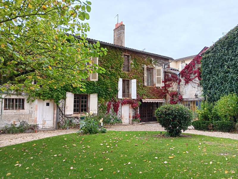 Maison à vendre à Civray, Vienne - 267.500 € - photo 1