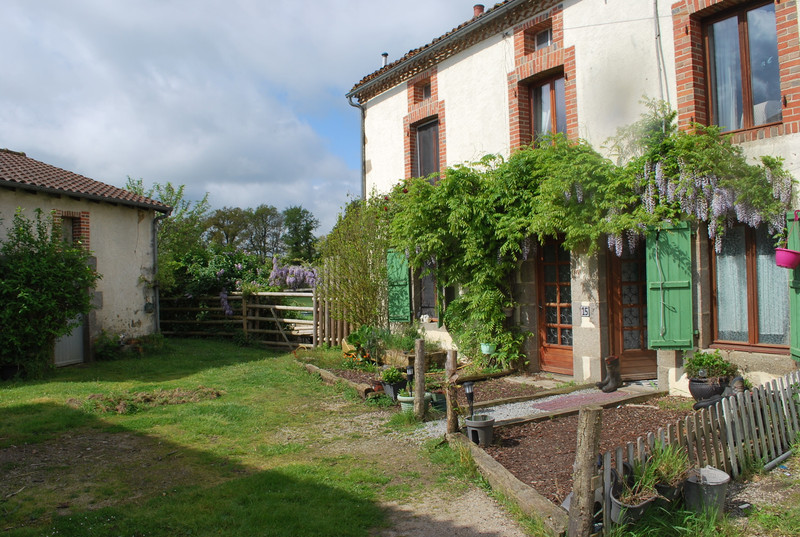 French property for sale in Oradour-Saint-Genest, Haute-Vienne - €250,000 - photo 2
