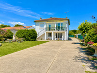 Propriété à vendre à Saint-Sulpice-de-Royan, Charente-Maritime - 381 600 € - photo n°1