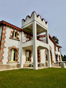 French property for sale in Arles, Bouches-du-Rhône - €1,390,000 - photo 2