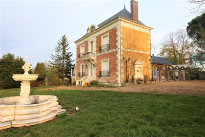 French property for sale in Dissay-sous-Courcillon, Sarthe - €495,000 - photo 1