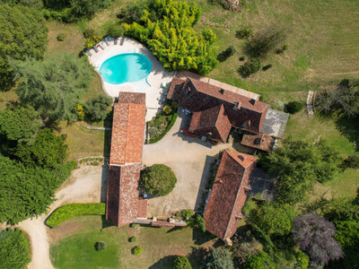 Set of three stone buildings, swimming pool, terraces, meadows and woodland. 