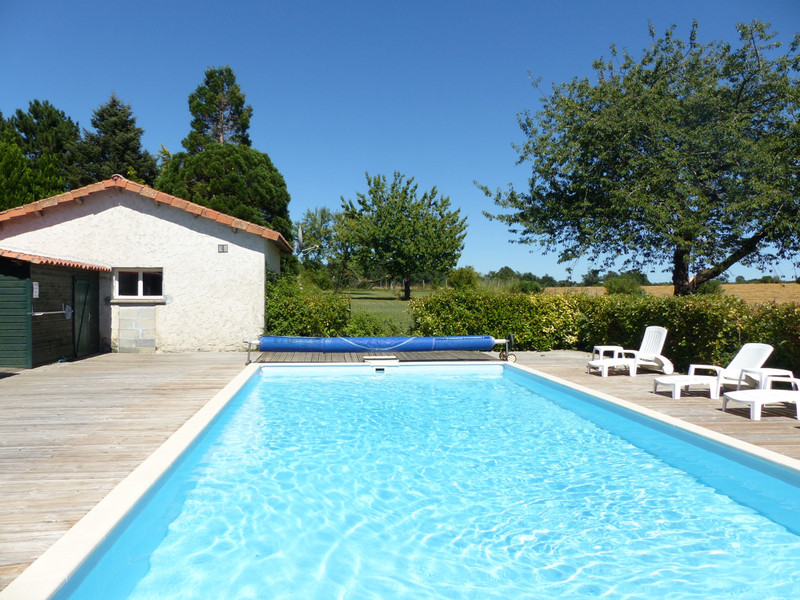French property for sale in Montmérac, Charente - &#8364;318,000 - photo 3
