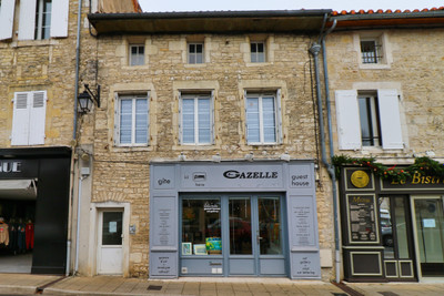 Commerce à vendre à Ruffec, Charente, Poitou-Charentes, avec Leggett Immobilier