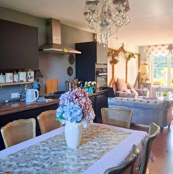 French property for sale in Lizant, Vienne - €220,000 - photo 2