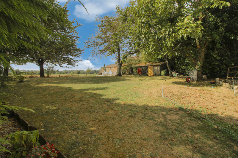 French property for sale in Vernoux-en-Gâtine, Deux-Sèvres - €167,500 - photo 1