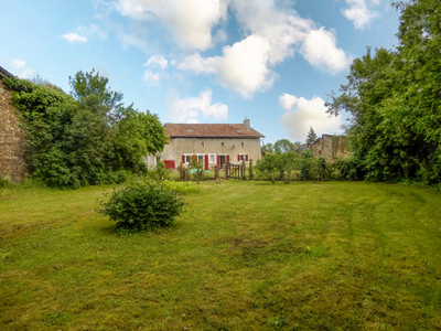 Maison à vendre à Massignac, Charente, Poitou-Charentes, avec Leggett Immobilier
