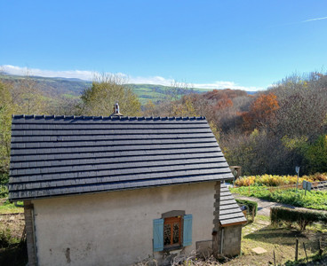 French property for sale in Lugarde, Cantal - €92,000 - photo 2