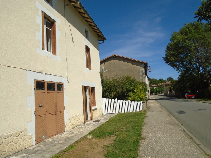 Maison à Alloue, Charente - photo 1