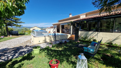 Maison à vendre à Barjac, Gard, Languedoc-Roussillon, avec Leggett Immobilier