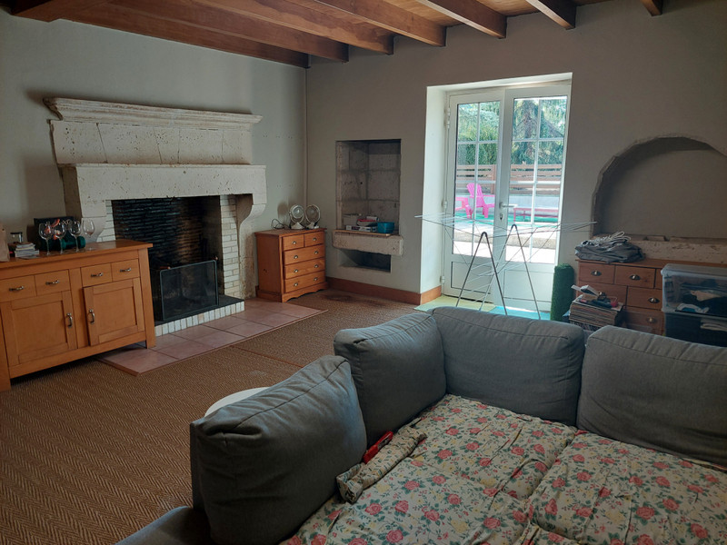 French property for sale in Vouzan, Charente - €265,000 - photo 6