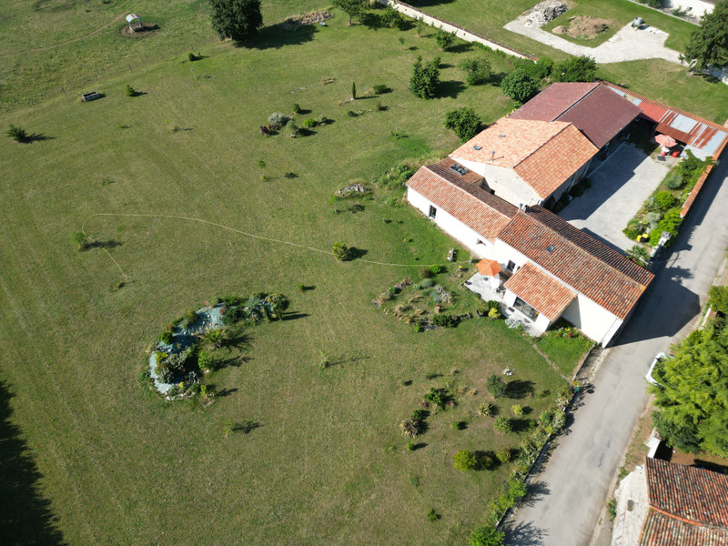 French property for sale in Bessé, Charente - €395,500 - photo 7