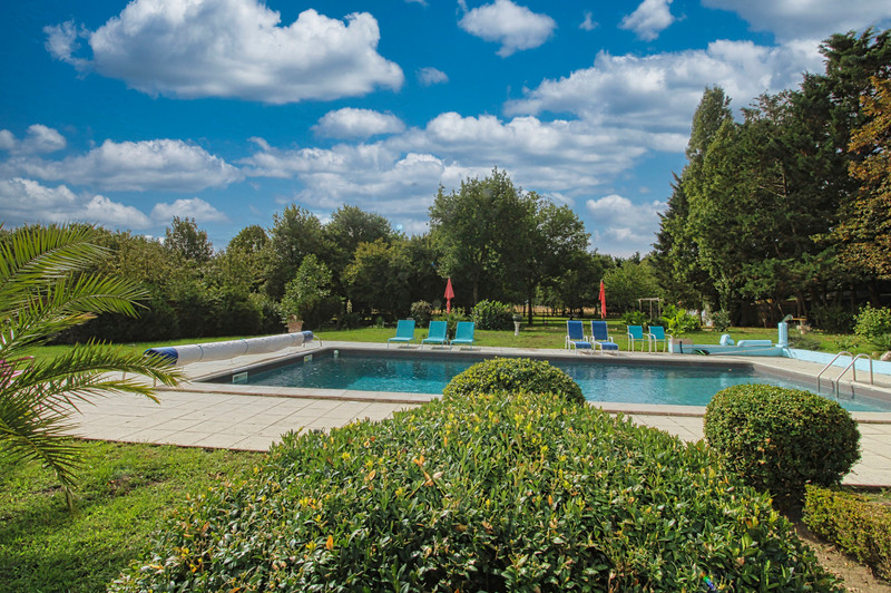 French property for sale in Amboise, Indre-et-Loire - €348,740 - photo 4