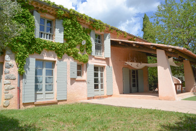Large estate in the Provençal countryside. 2 houses, exceptional view, 3200 olive trees & truffle plantations.
