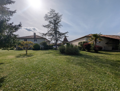 French property for sale in Condéon, Charente - €485,000 - photo 8