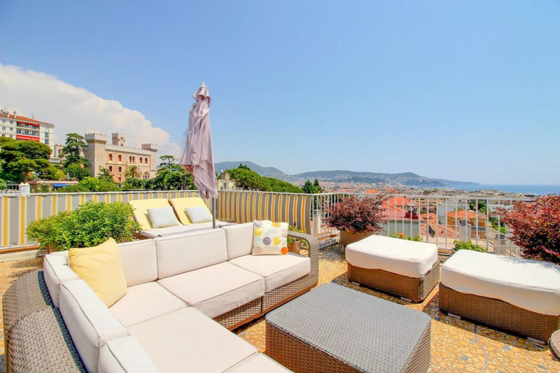 French property for sale in Nice, Alpes-Maritimes - €1,075,000 - photo 2
