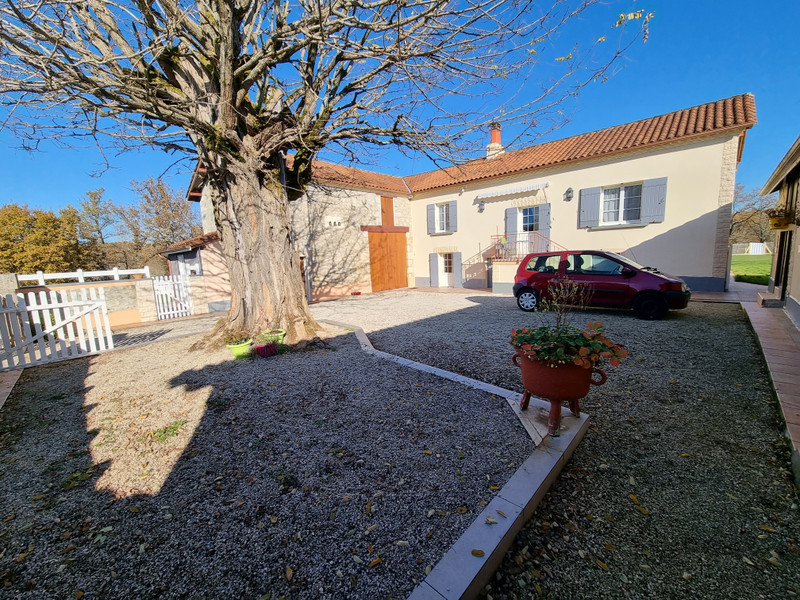 French property for sale in Bassillac et Auberoche, Dordogne - &#8364;274,000 - photo 2