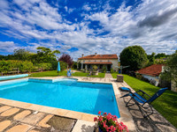 Propriété à vendre à Saint-Georges-des-Agoûts, Charente-Maritime - 282 480 € - photo n°1