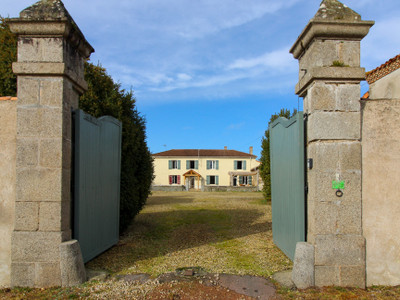Maison à vendre à Pierrefitte, Deux-Sèvres, Poitou-Charentes, avec Leggett Immobilier