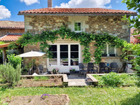 Maison à vendre à Manot, Charente - 147.000 € - photo 1