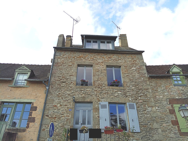 French property for sale in Fresnay-sur-Sarthe, Sarthe - €156,600 - photo 0