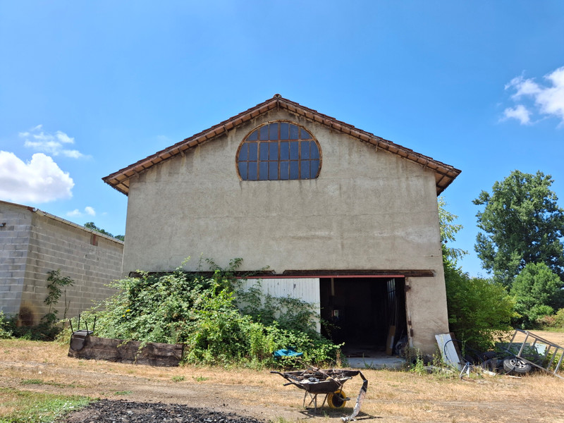 French property for sale in Saint-Junien, Haute-Vienne - €195,000 - photo 2